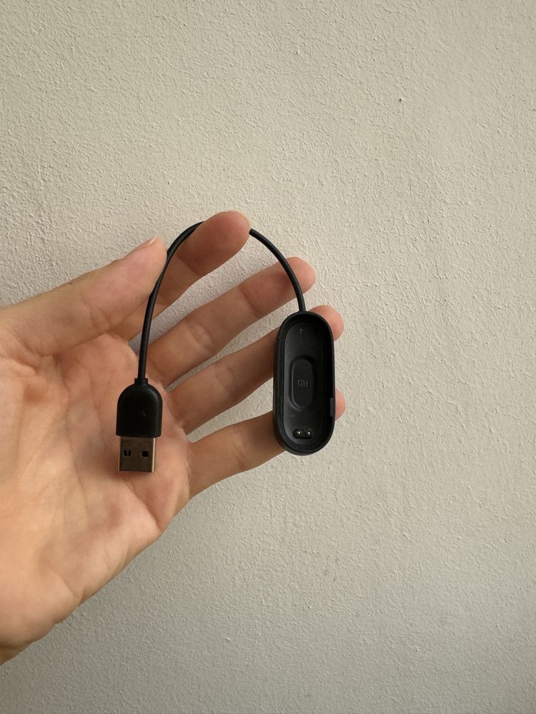Ремінець та зарядка для mi band 4