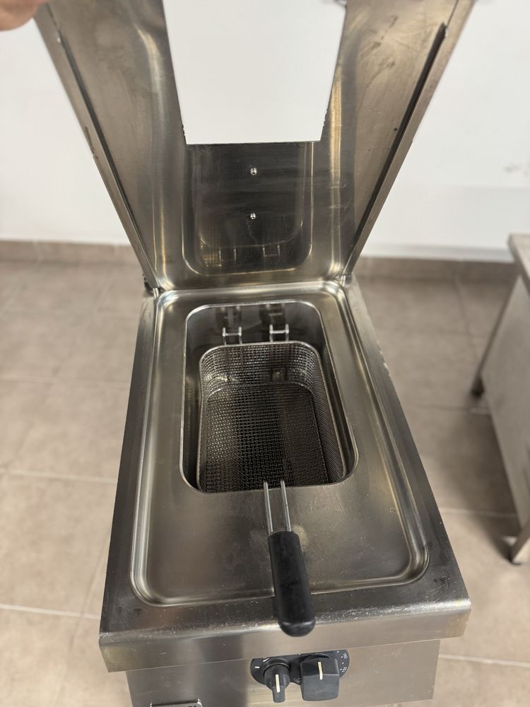 Fritadeira de cozinha industrial zanussi