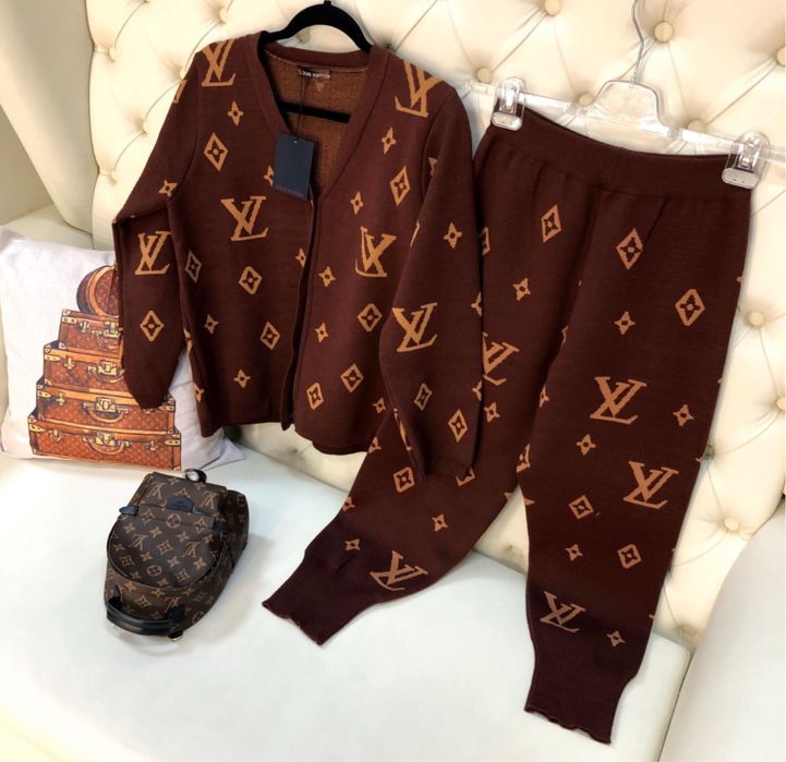 Костюм LV Louis Vuitton луі вуітон коричневий в наявності