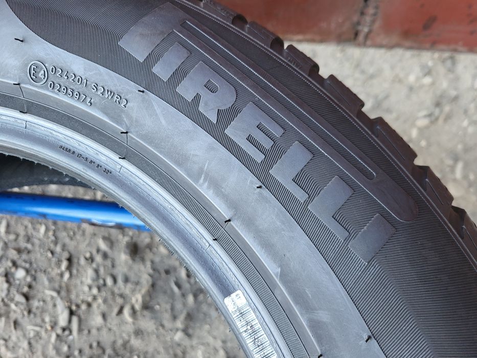 225/60/18 R18 Pirelli Sottozero 3 4шт ціна за 1шт зима шини