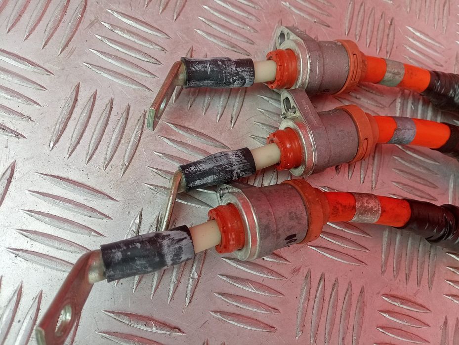 Джгут високовольтних проводів тягового електродвигуна Touareg NF