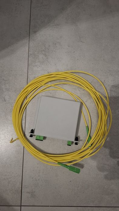 Rozdzielacz Inernetu i 10m światlowodu