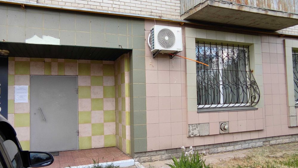 Нежитлове фасадне приміщення. вул Польова,42