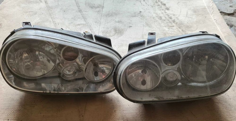 Lampa reflektor przód prawa golf 4