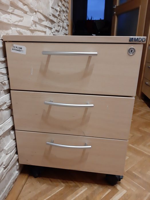 Biurowa szafka na kółkach