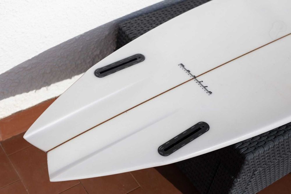 Prancha de Surf / surfboard Twin fin Manila 5´7"