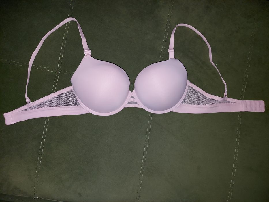 Сексуальна нижня білизна - комплекти, бюстгальтери, топи, пенюари