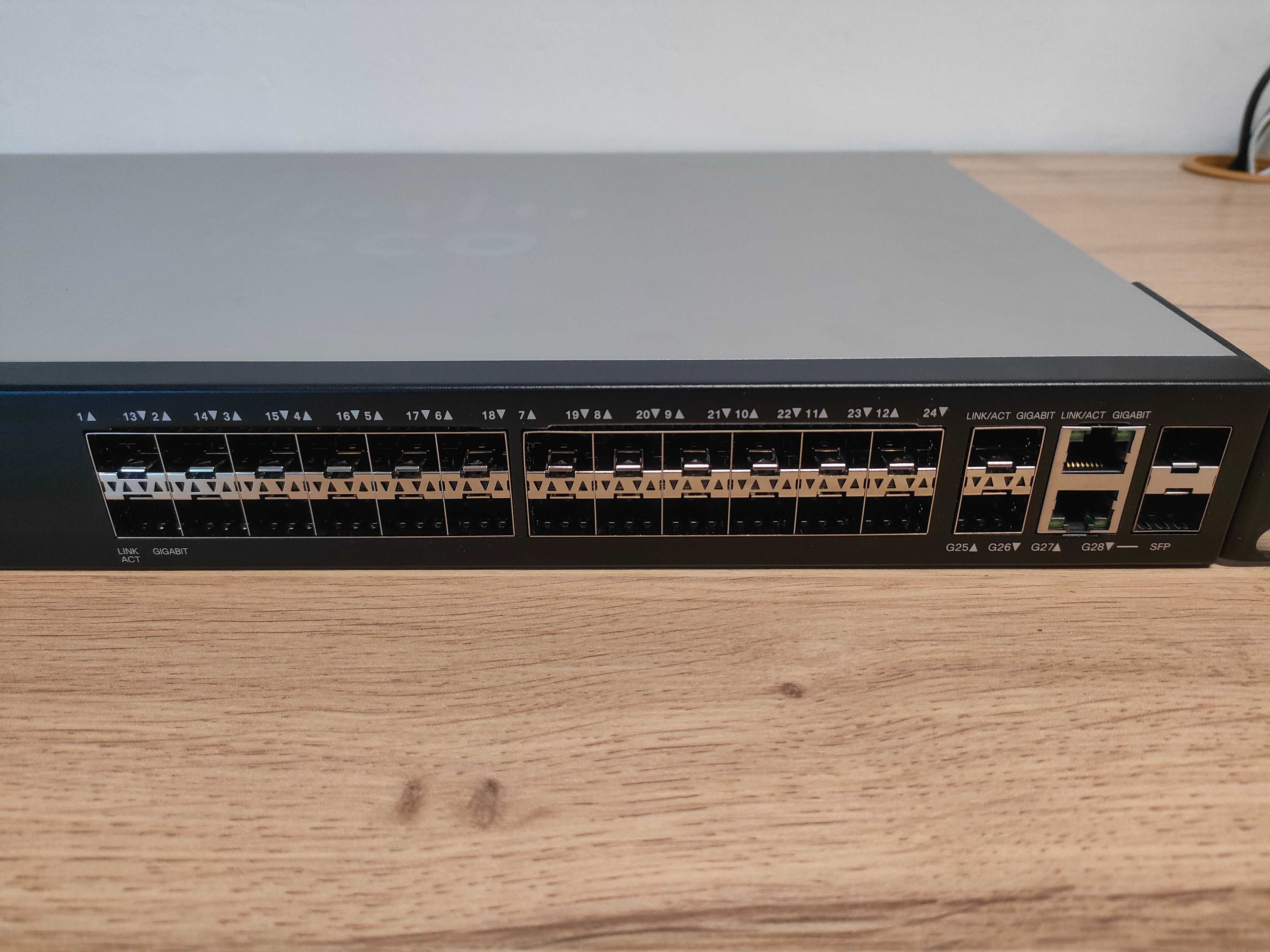 Switch CISCO SG300-28SFP