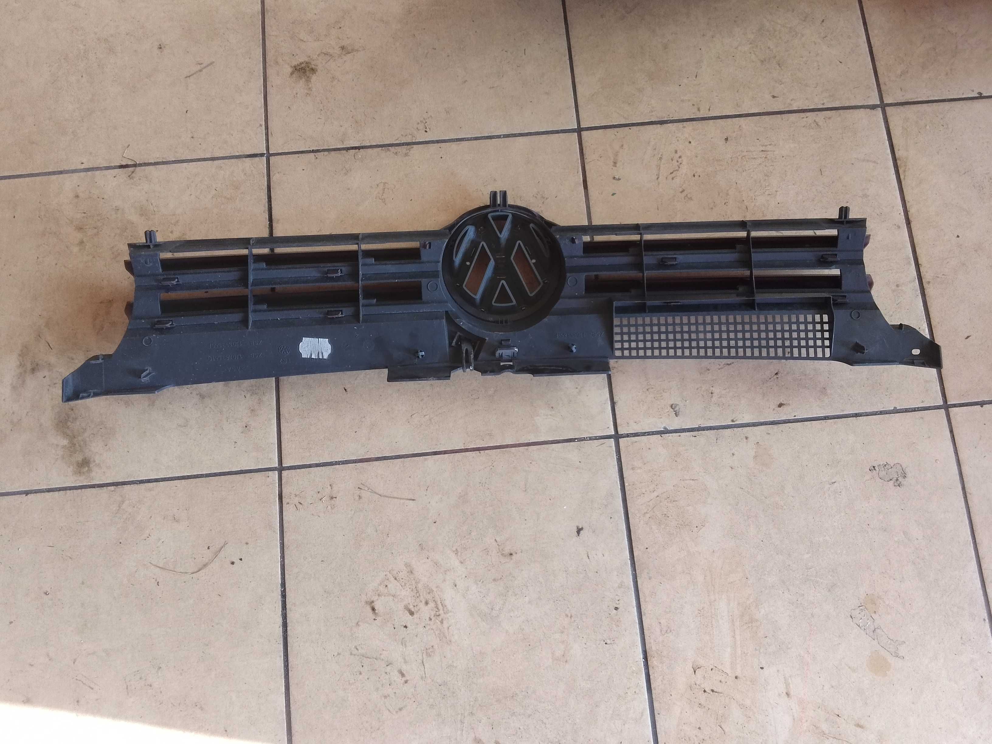 VW GOLF 4 grill atrapa kolor LC3K