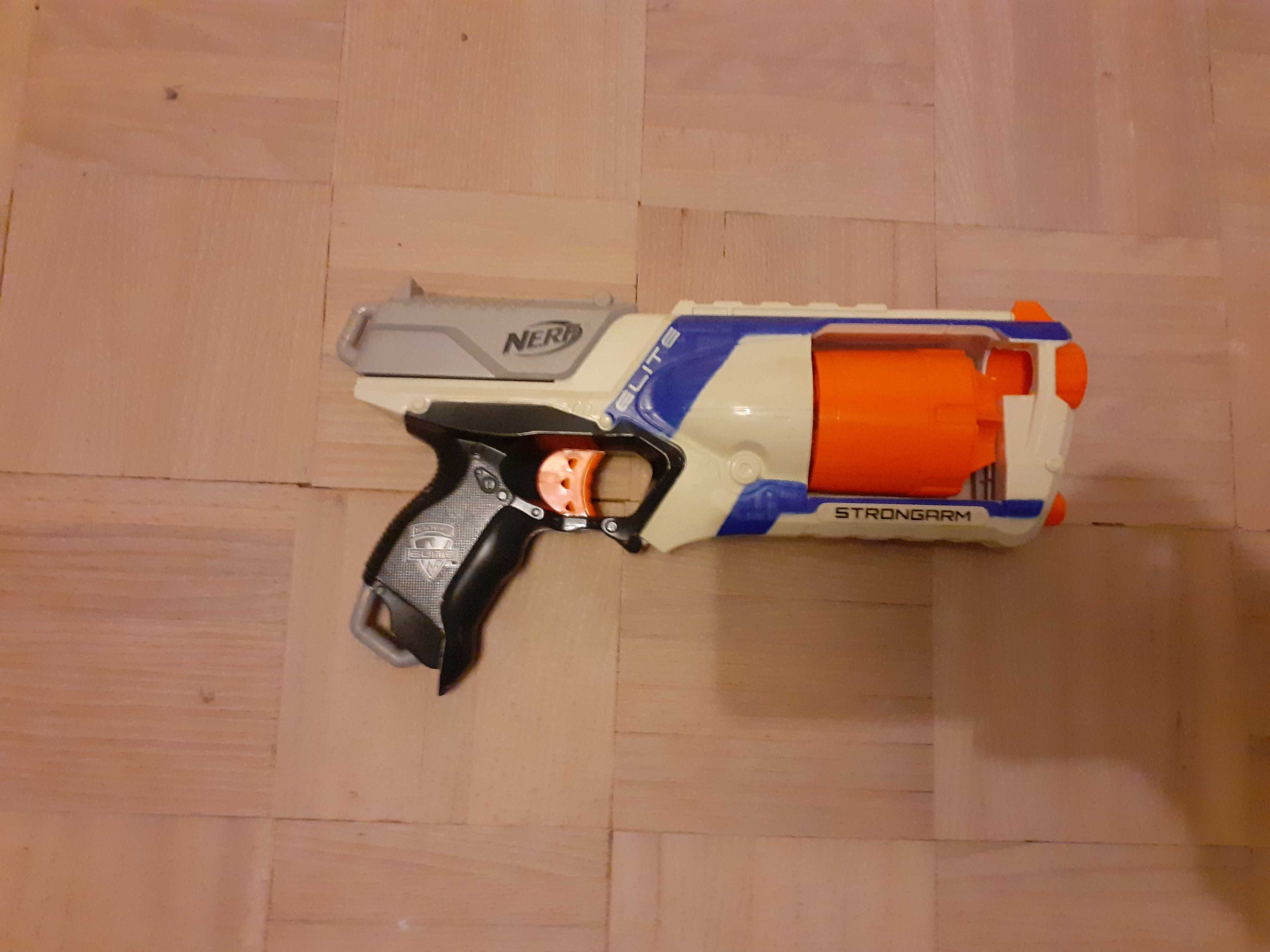 Nerf (6 pistoletów + akcesoria)