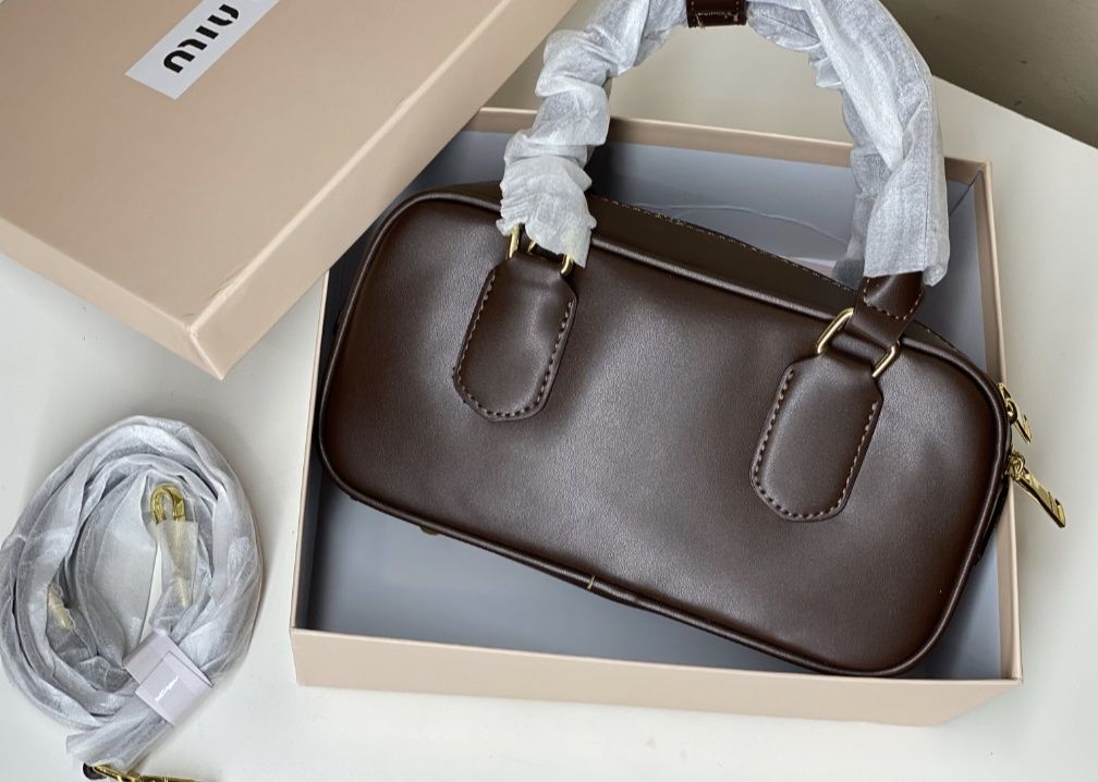 Сумка шоколадна Miu Miu