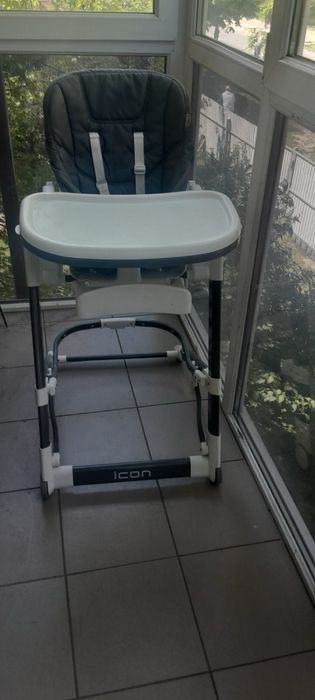 Дитячий стілець для кормління