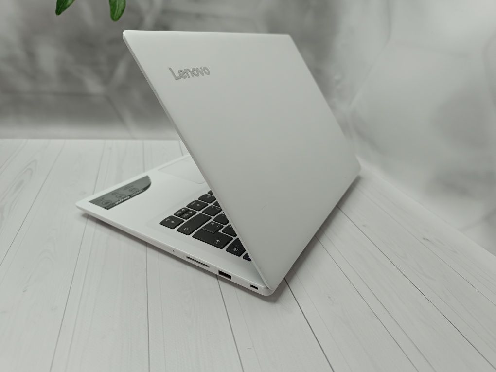 Ноутбук Lenovo IdeaPad 320S-14IKB/i3-7100U/8/256 GB/14 " Full HD