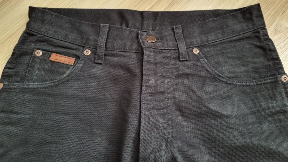 Oryginalne klasyczne spodnie jeans Wrangler 30/32, czarne