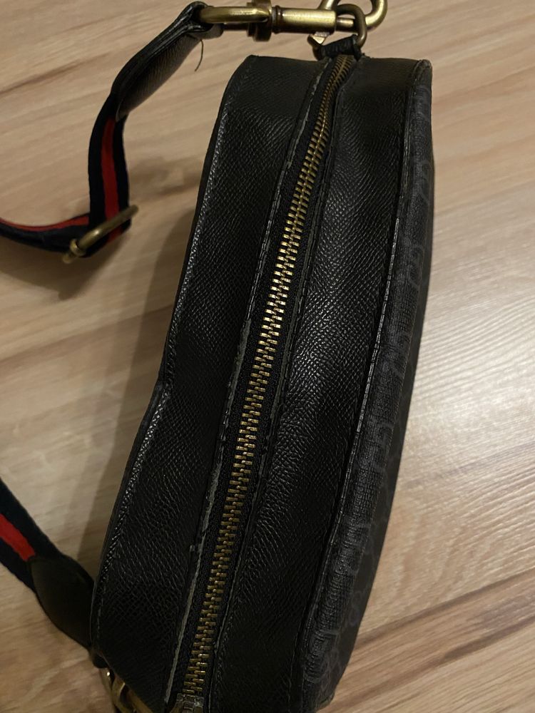 Skorzana torebka Gucci