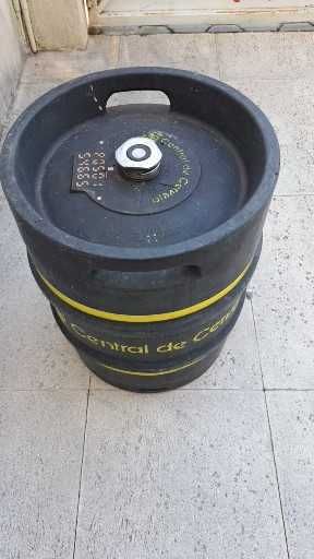 Barrica/Barril para Vinho em metal c/torneira e rolha metálica.