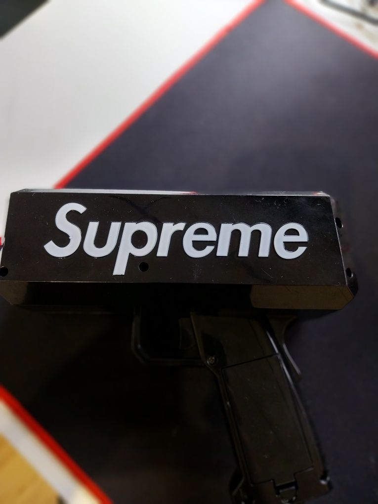 Pistolet supreme