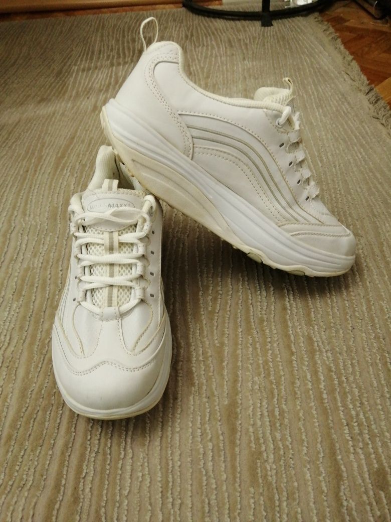 Buty kołyski odciążające stawy
