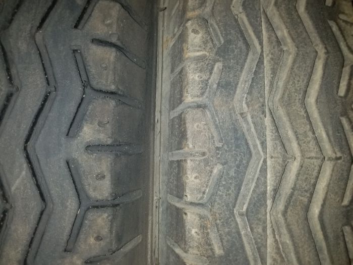 Продам резину Москвича-401,402,403,407 на 15" и на 16", диски, колпаки