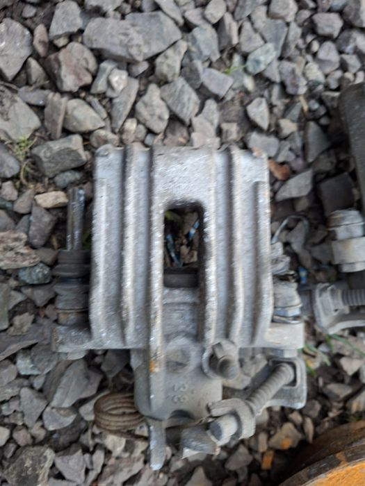 Volkswagen Passat b5 b5 fl zacisk hamulcowy lewy lub prawy jak nowy