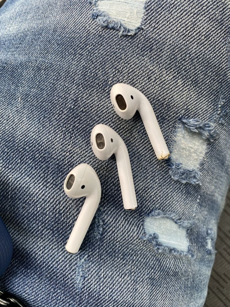 AirPods 2 left, a2031 рабочие 5 минут, 20