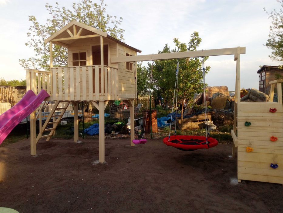 Domki ,place zabaw ,huśtawki