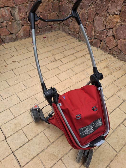 Carrinho de bebé Quinny red