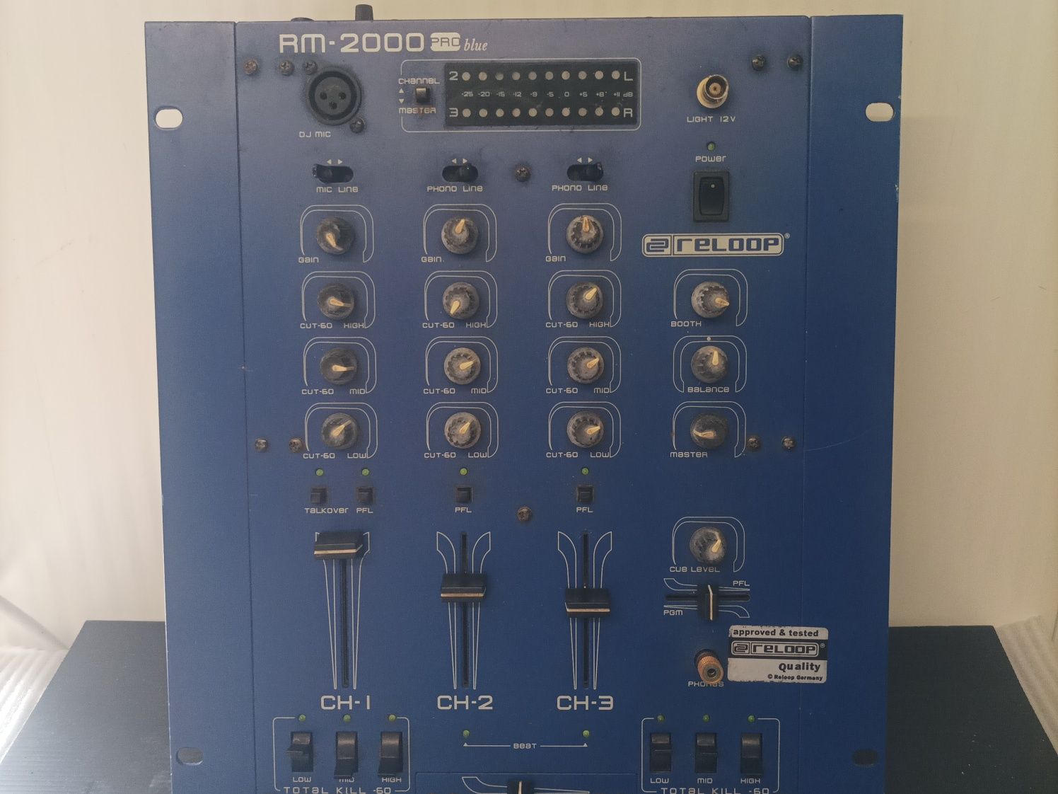 Mesa mistura Reloop AM-2000 Pro Blue