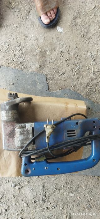 Електроножиці  в доброму стані