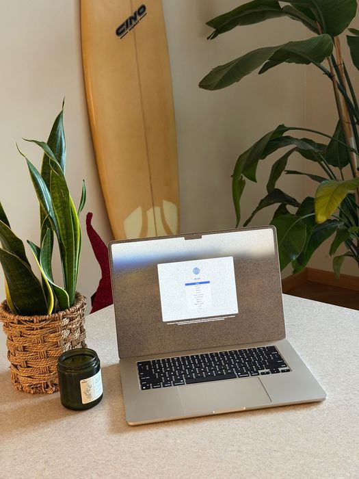 Apple MacBook Air 15” M3 • 8GB RAM • 256GB SSD • Starlight