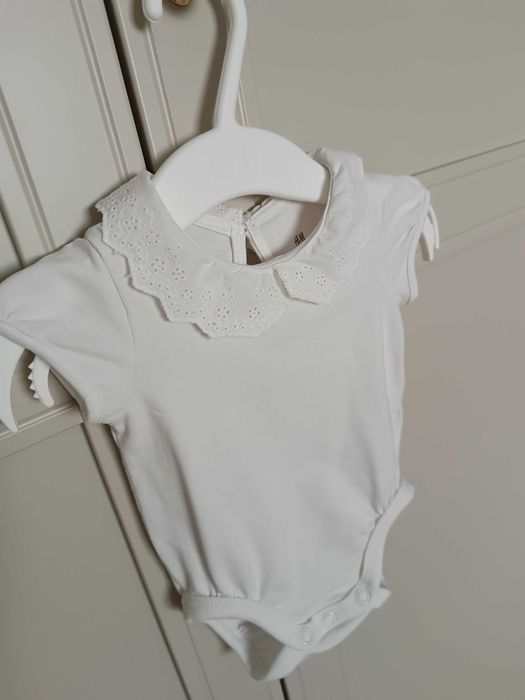 Białe eleganckie body z koronkowym kołnierzykiem, krótki rękaw, 50 H&M