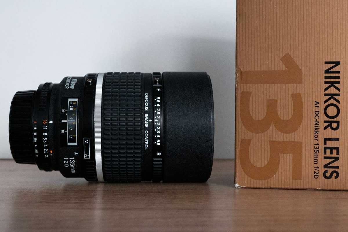 Об'єктив Nikon AF DC NIKKOR 135mm f2D із захисною лінзою (є коробка)