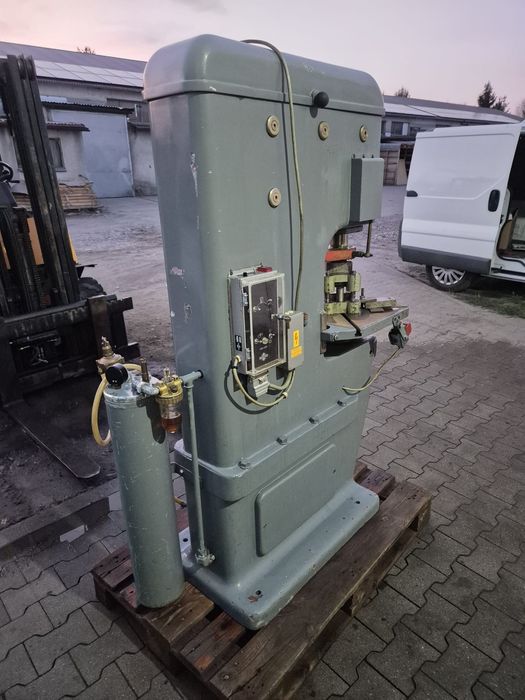 Prasa pneumatyczna Burger 15 ton z Niemiec