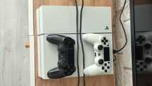 Playstation 4 biała + 2 oryginalne pady.