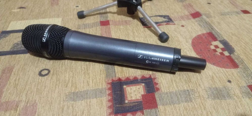 Радиомикрофон SENNHEISER ew 100 с подставкой