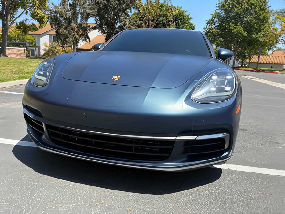 Porsche Panamera      2018