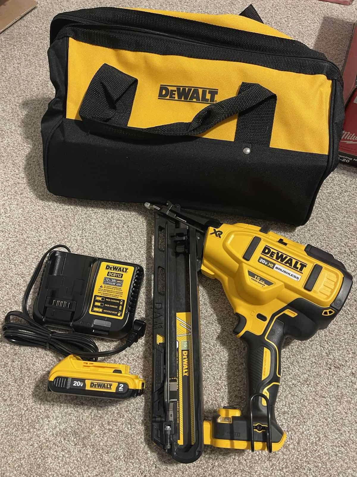 DeWALT Нейлер модель DCN650D1 iз США.