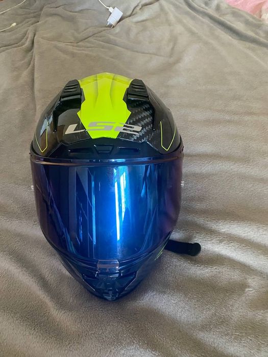 Продам мотошолом новий  з комплектом нових візіров до нього