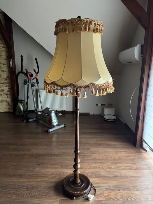 Drewniana lampa stojąca DAGO