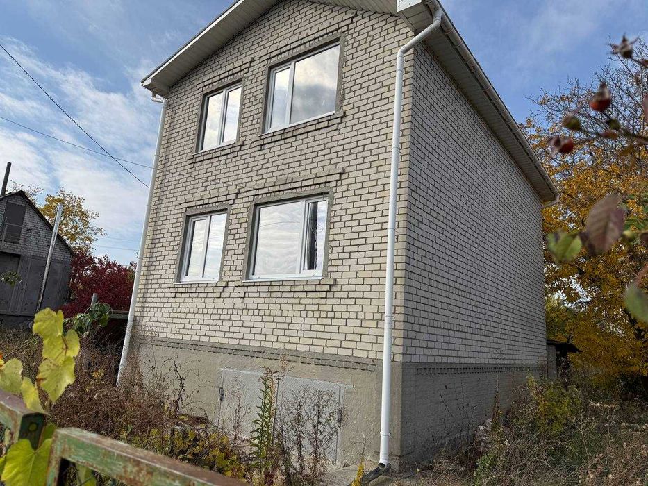 Продам дом в живописном районе - п. Рай-Еленовка в 10 км.от г.Харькова