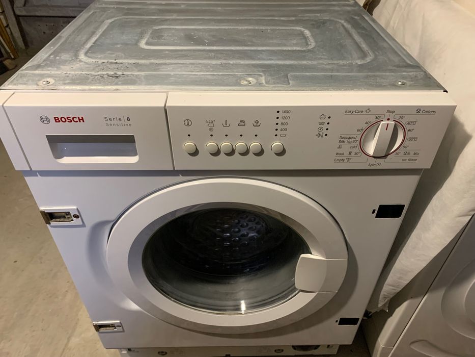 Пральна машина під забудову