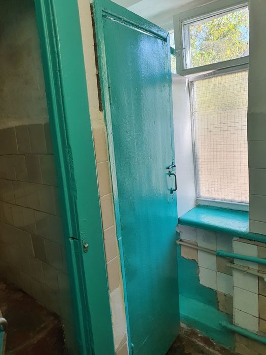 Продаж  кімнати  .