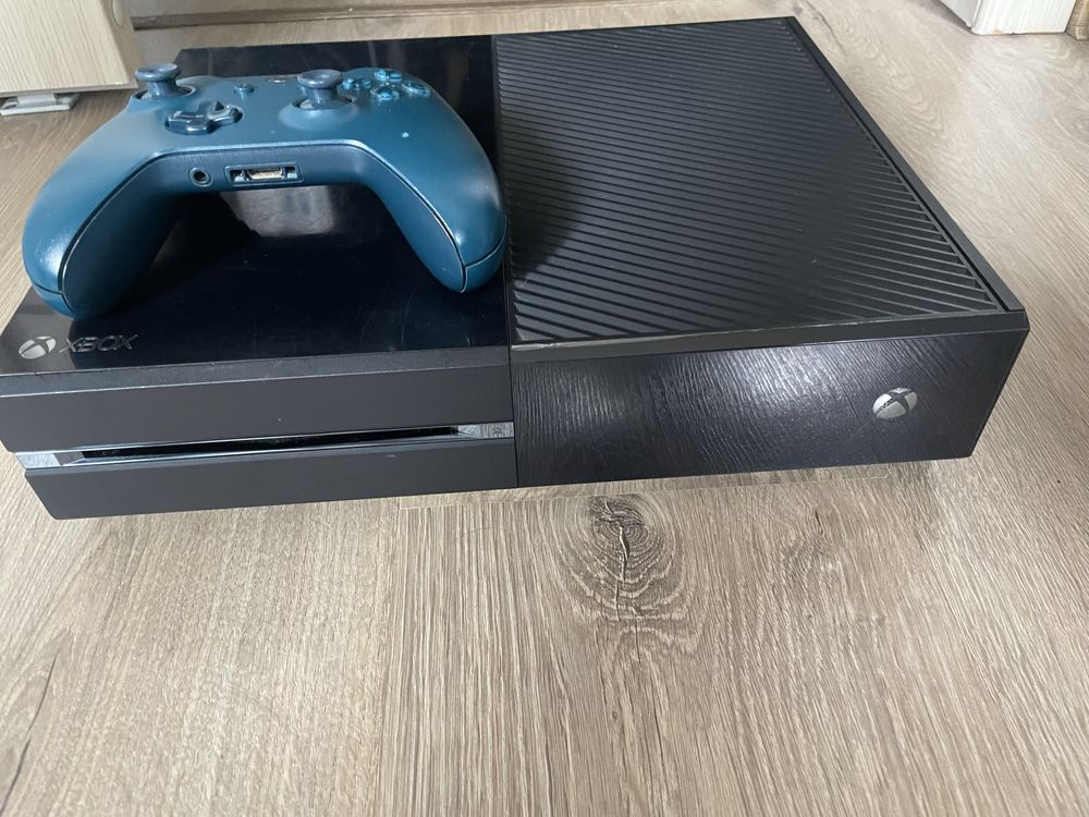 Xbox one + Hitman Defenetive Edition Диск