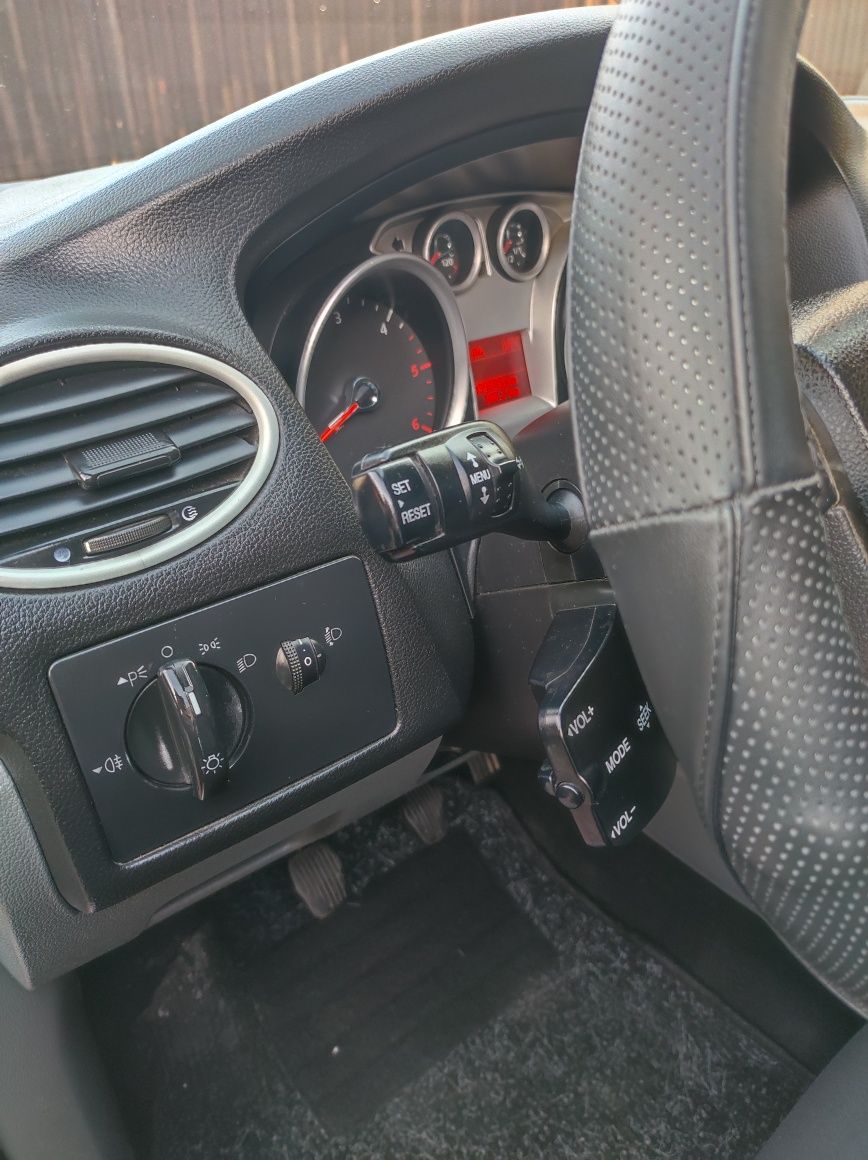 FORD FOCUS 1.6 2010