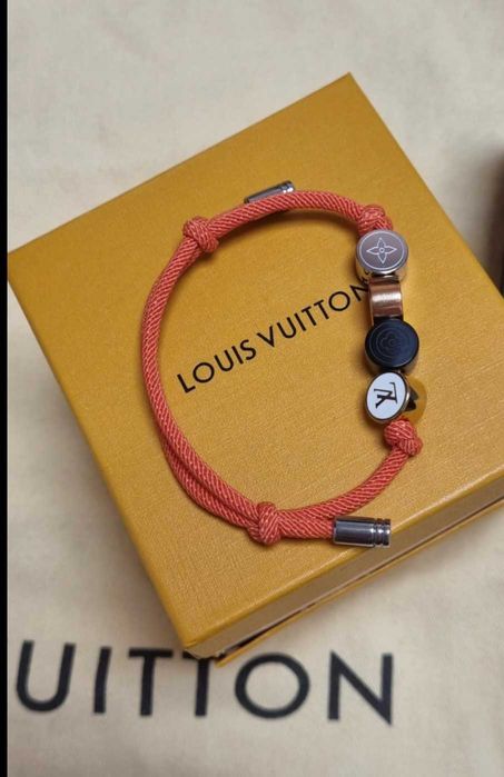 Louis V, браслет Червона нитка. Оригінал . Herme