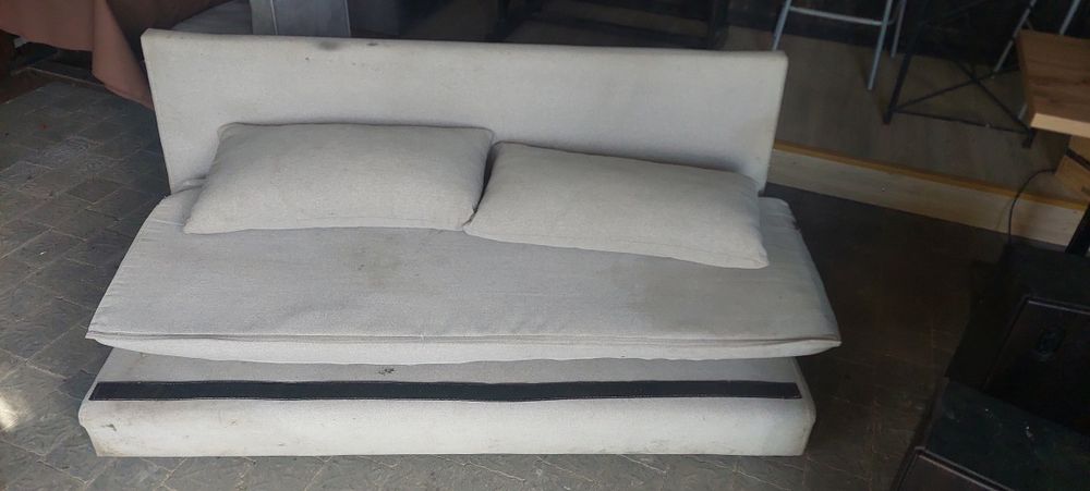 Диван не розкладний