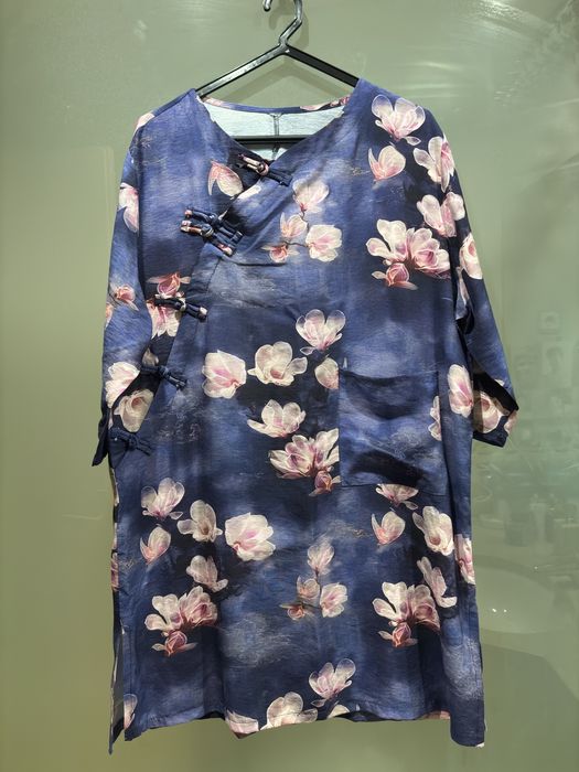 Túnica festiva. Com estilo e motivos orientais. Meia manga