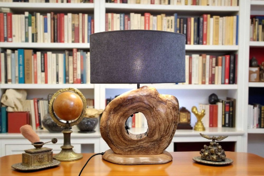 Lampa drewniana stołowa orzech amerykański 63 cm
