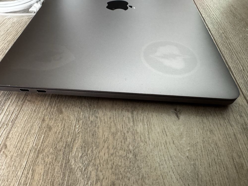 Macbook Pro 13.3 Intel I5 16GB RAM 512GB SSD Sequoia