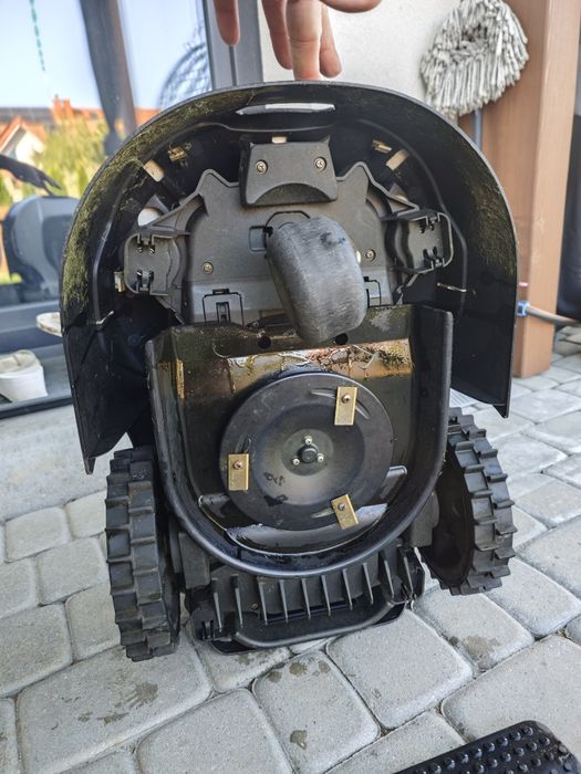 Robot koszący c mow 5 uszkodzony